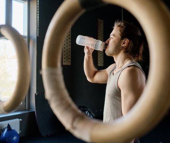 elektrolity na keto przy treningu - domowy napój elektrolitowy dla sportowca