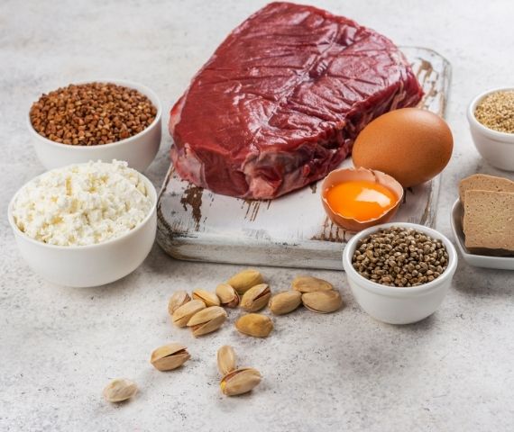 białko zwierzęce w sporcie keto - beef jerky wołowina aminokwasy biodostępność