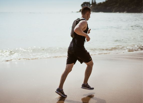 trening na słońcu sportowiec ekspozycja słoneczna keto