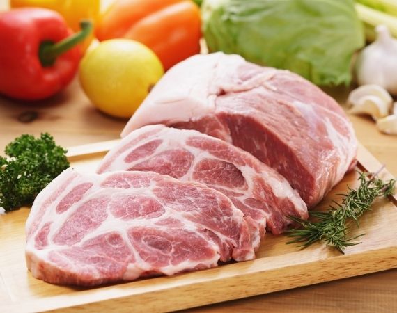 Wieprzowina i nasiona słonecznika jako źródła witaminy B1 na keto