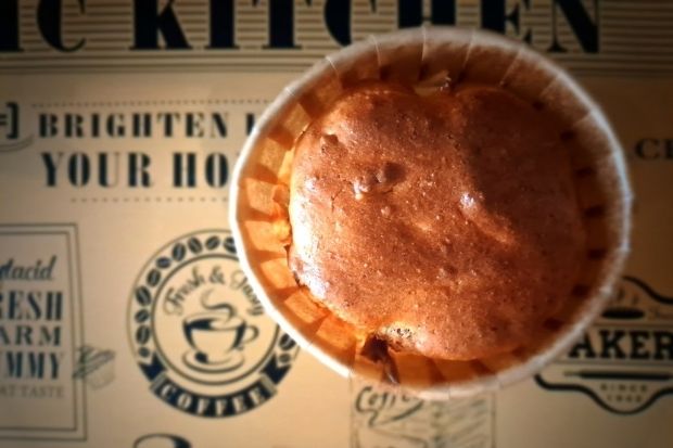 Keto muffiny z airfryera z jabłkiem i cynamonem - widok z góry