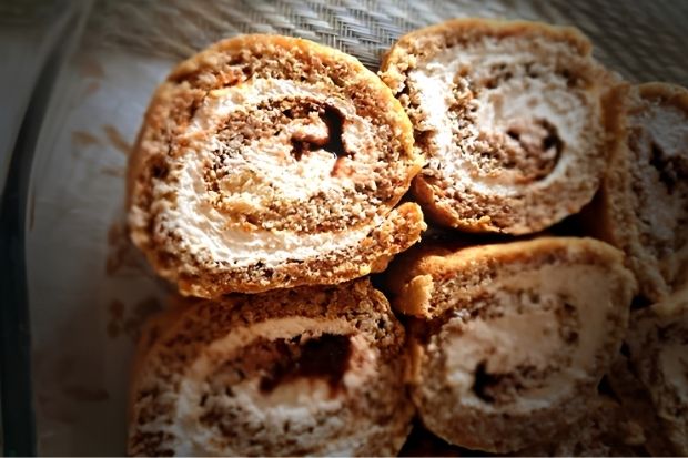 keto-rolada-marchewkowo-cynamonowa-slimaczki