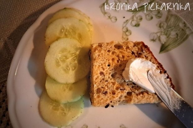 Keto chlebek twarogowy z mąką migdałową - miękki bochenek bez mąki pszennej