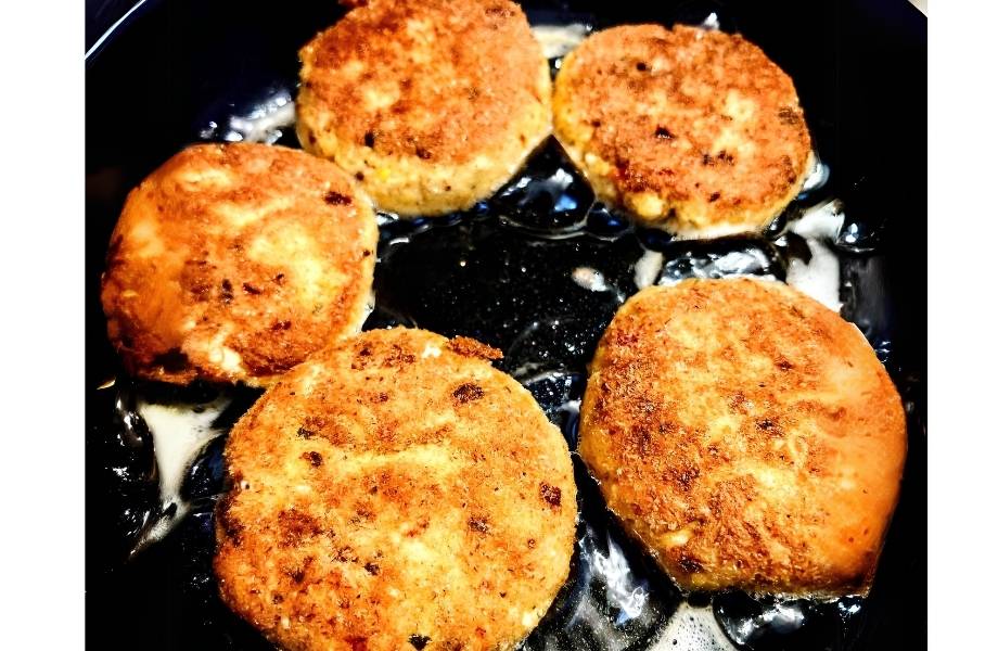 Keto kotleciki jajeczne smażone na patelni