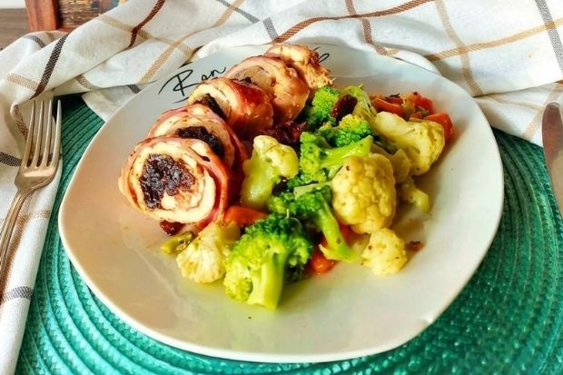keto-roladki-z-kurczaka-ze-sliwka