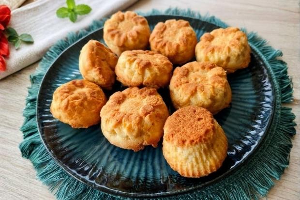 Keto babeczki na słono z serem gouda i parmezan - puszyste i złociste