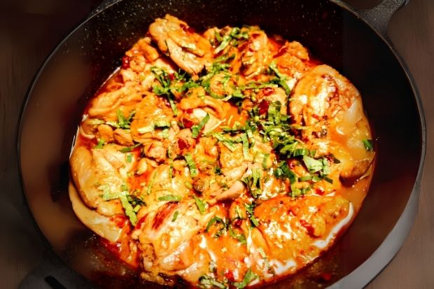 Keto podudzia kurczaka w sosie mascarpone - widok z bliska