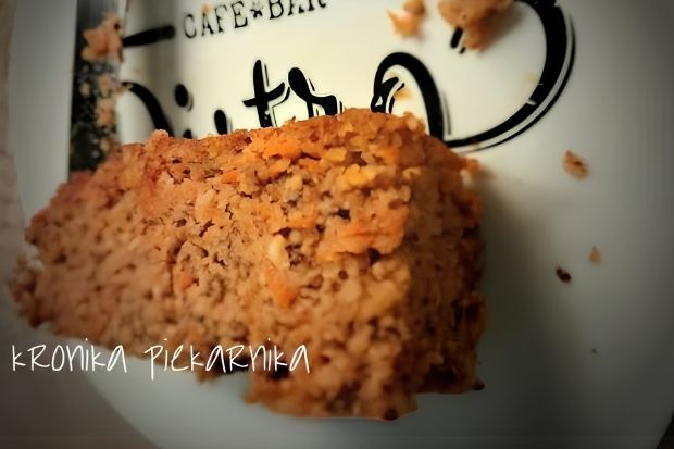 Ciasto marchewkowe z orzechami - bez mąki i cukru [keto, low carb]
