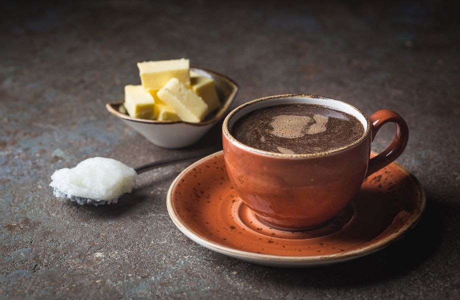 Kawa kuloodporna: Dlaczego warto pić Bulletproof Coffee?