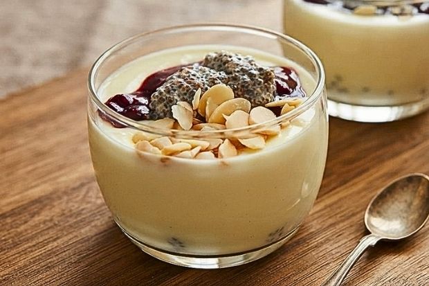 Keto deserek budyniowy z puddingiem chia
